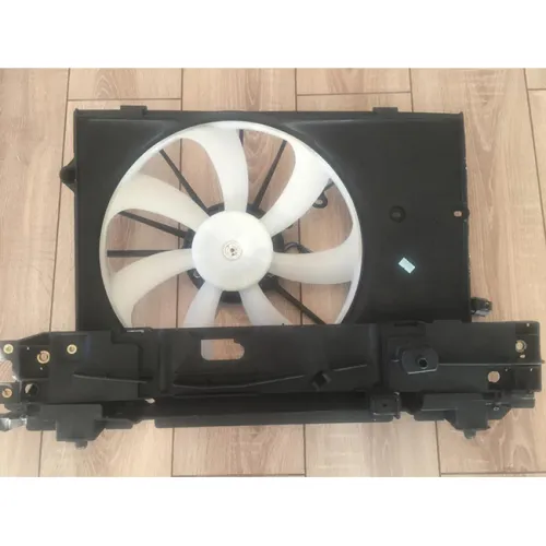 Fan y Rheiddiadur ar gyfer Auris 2010-2013 16711-0N041